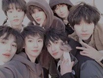 坐在他的腿上一深一浅律动